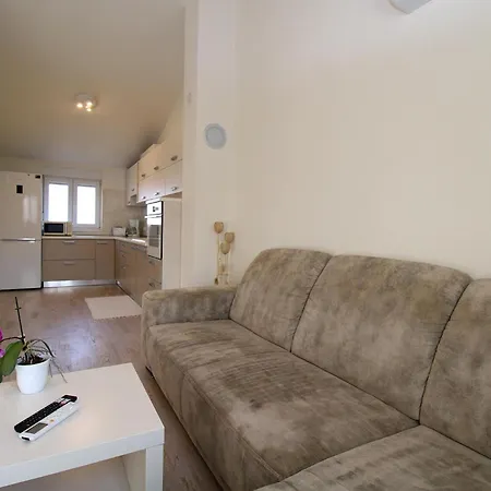 2420 Apartment Pula