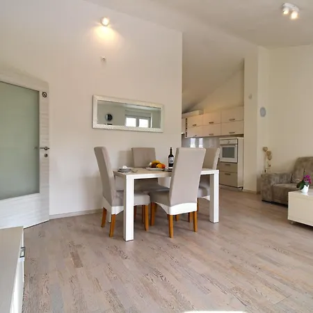 Διαμέρισμα 2420 Πούλα