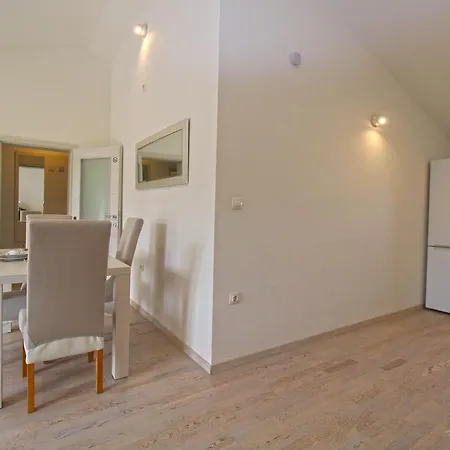 2420 Apartamento *